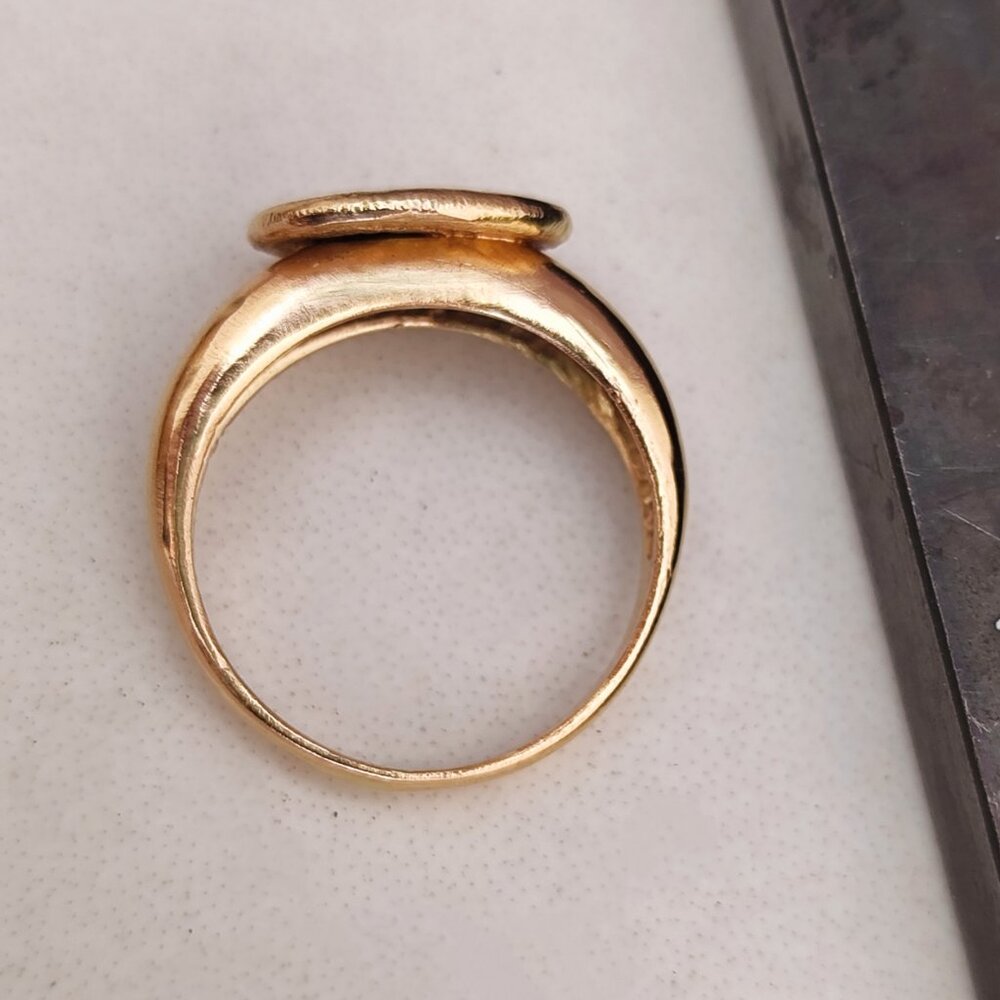 Signet ring. 14k solid yellow gold ring. - Picture 17 of 17